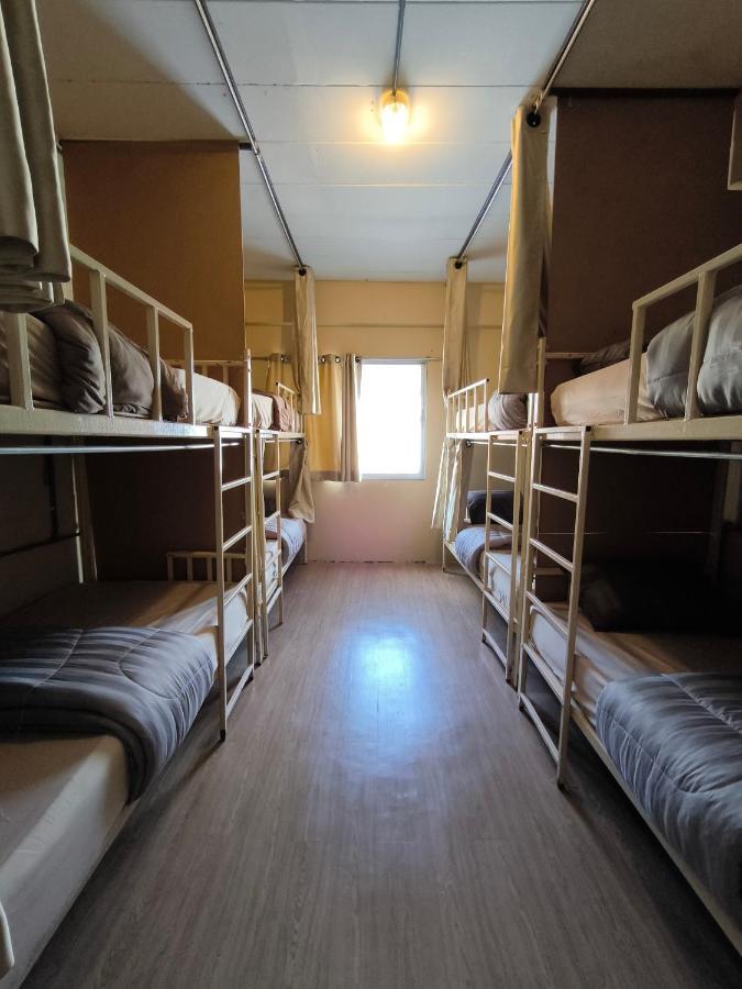Youyen Hostel Банкок Екстериор снимка