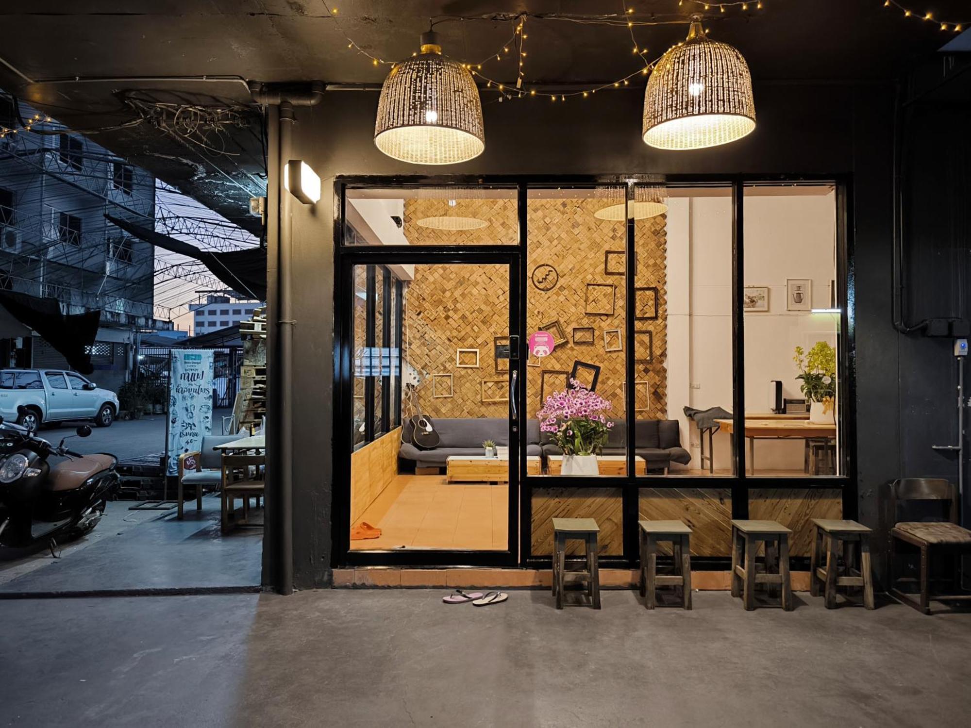 Youyen Hostel Банкок Екстериор снимка